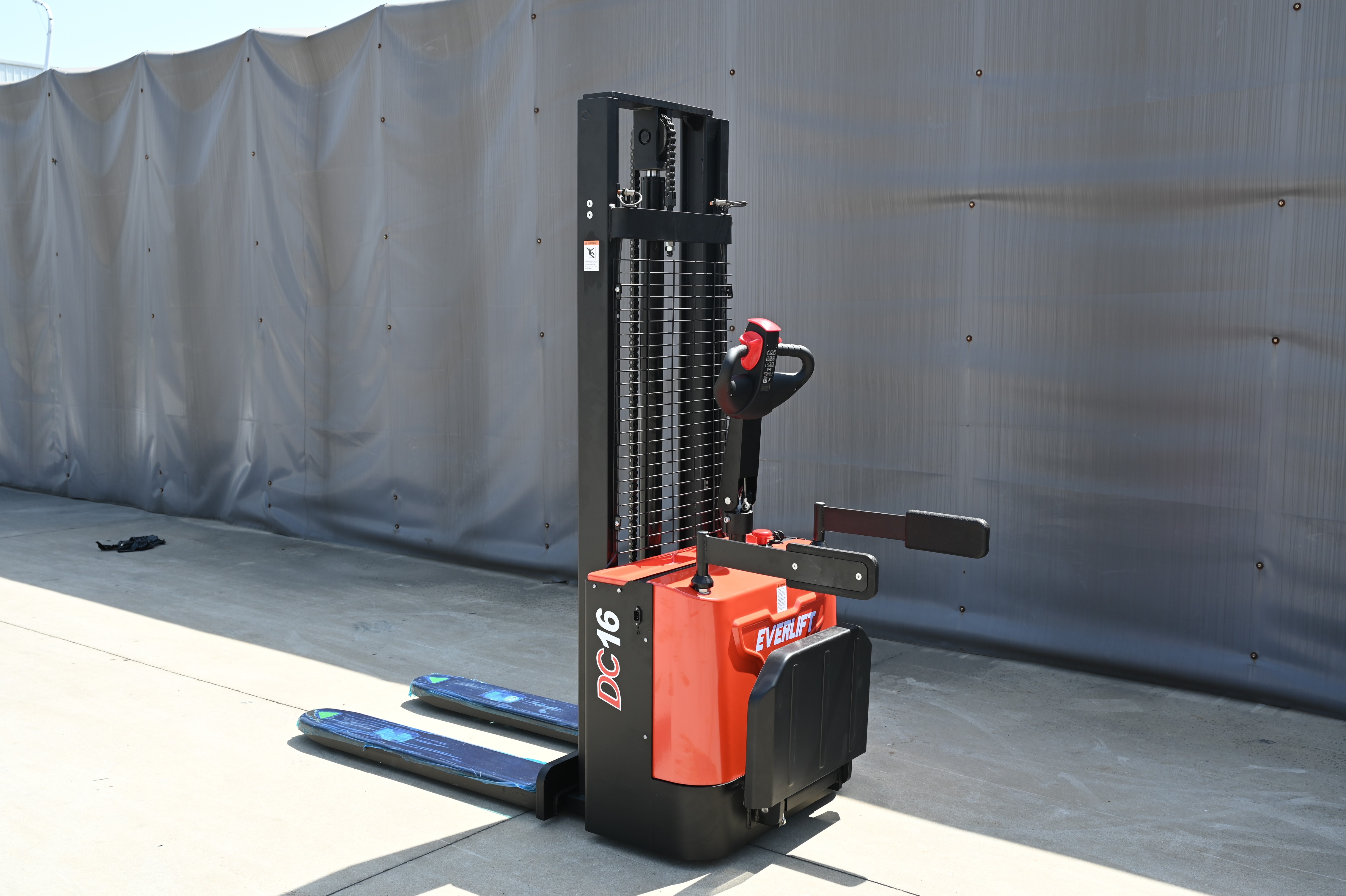 Everlift 1500kg 2000kg 3m Palettlet Battery Power Stacker Forklift com Stand On Platform Pedal