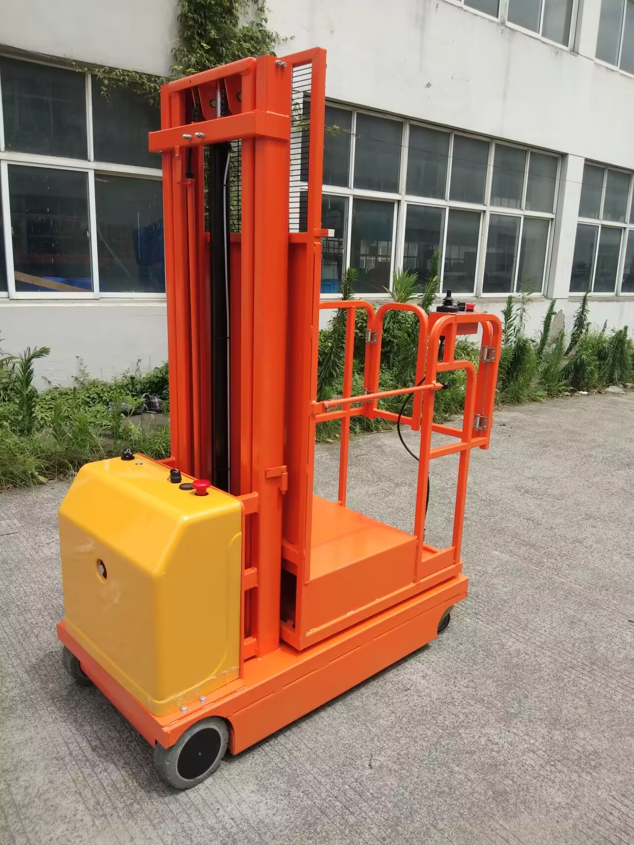 Plataforma de trabalho móvel automotora do selecionador de pedidos aéreos de 3M 4M 4.5M