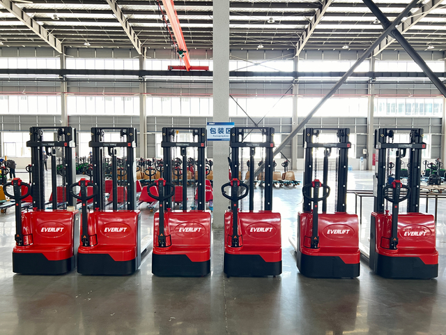Everlift 1.2 T 1.5T 3M 3.5M Empilhador de paletes elétrico completo Empilhador econômico Empilhador econômico de 3 estágios Shifter lateral Opção de elevação gratuita Preço de fábrica CE