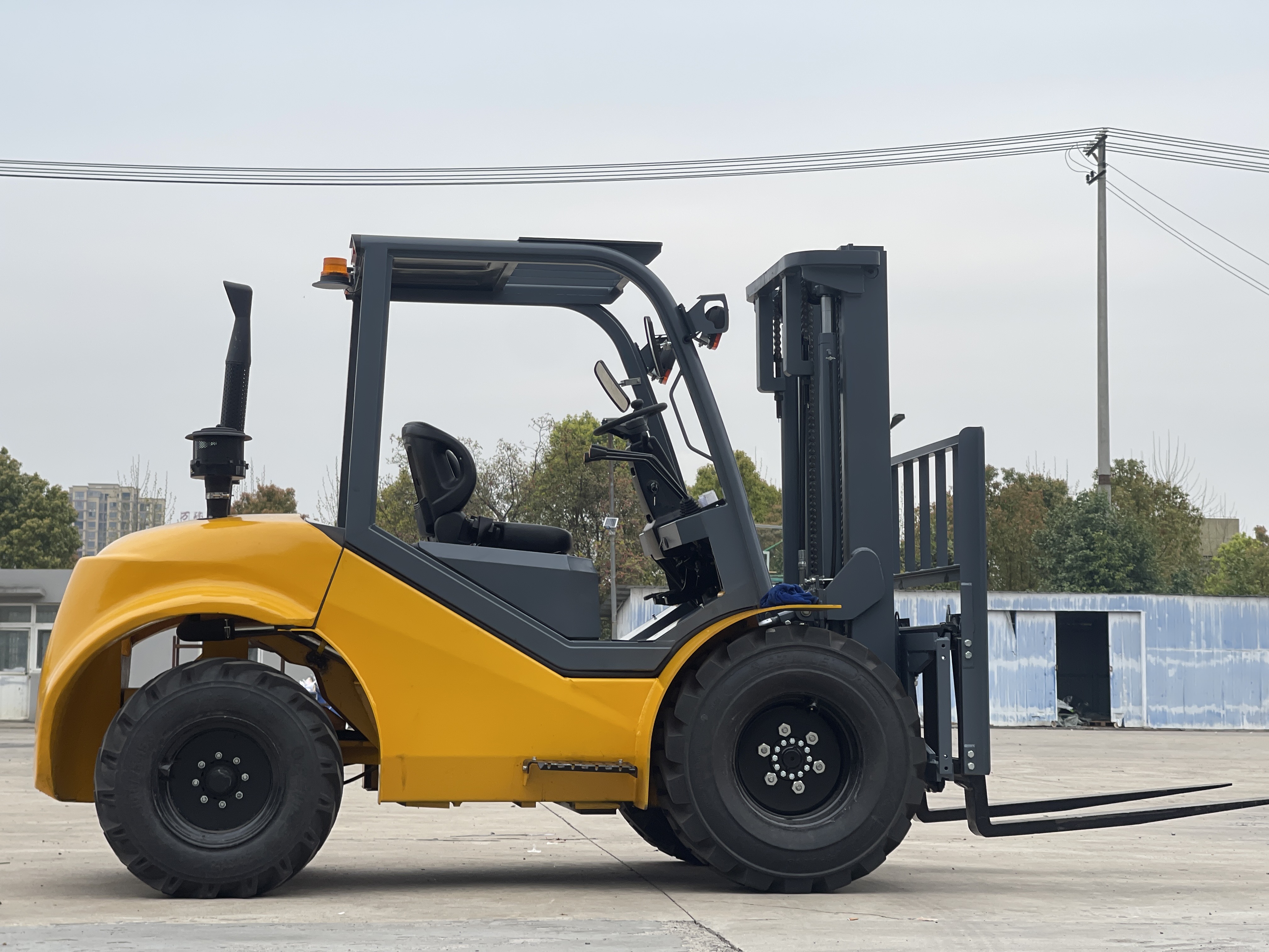 Empilhadeiras diesel 4WD FD35 3.5Ton 3m de Everlift com o caminhão de empilhadeira japonês do motor de Nissan ISUZU Mitsubishi