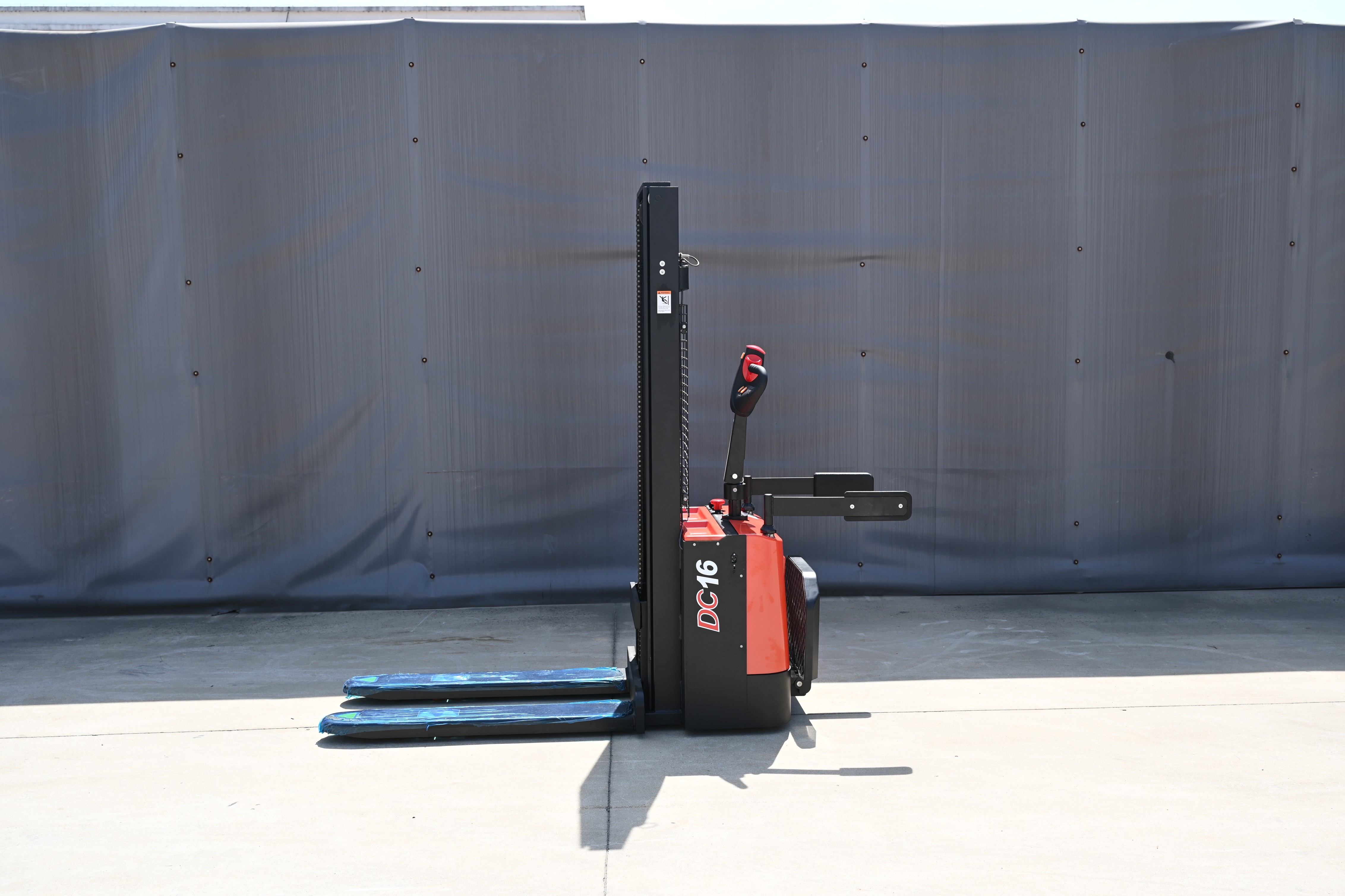 Everlift 1500kg 2000kg 3m Palettlet Battery Power Stacker Forklift com Stand On Platform Pedal