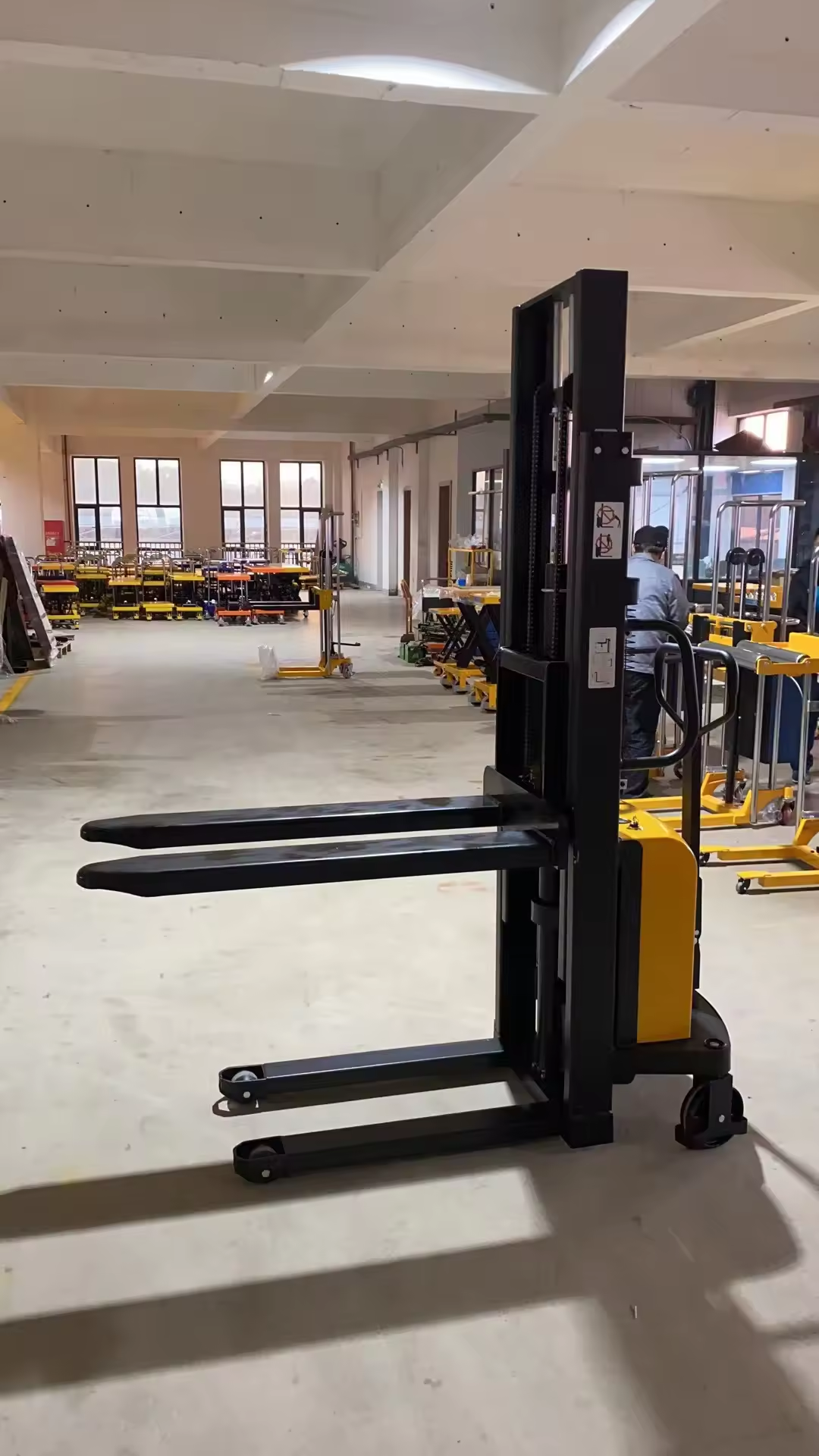 Everlift SEM 1t 1.5t 2t 1.6m-3.5m Empilhador de paletes semielétrico Empilhador de paletes Walkie Stacker 