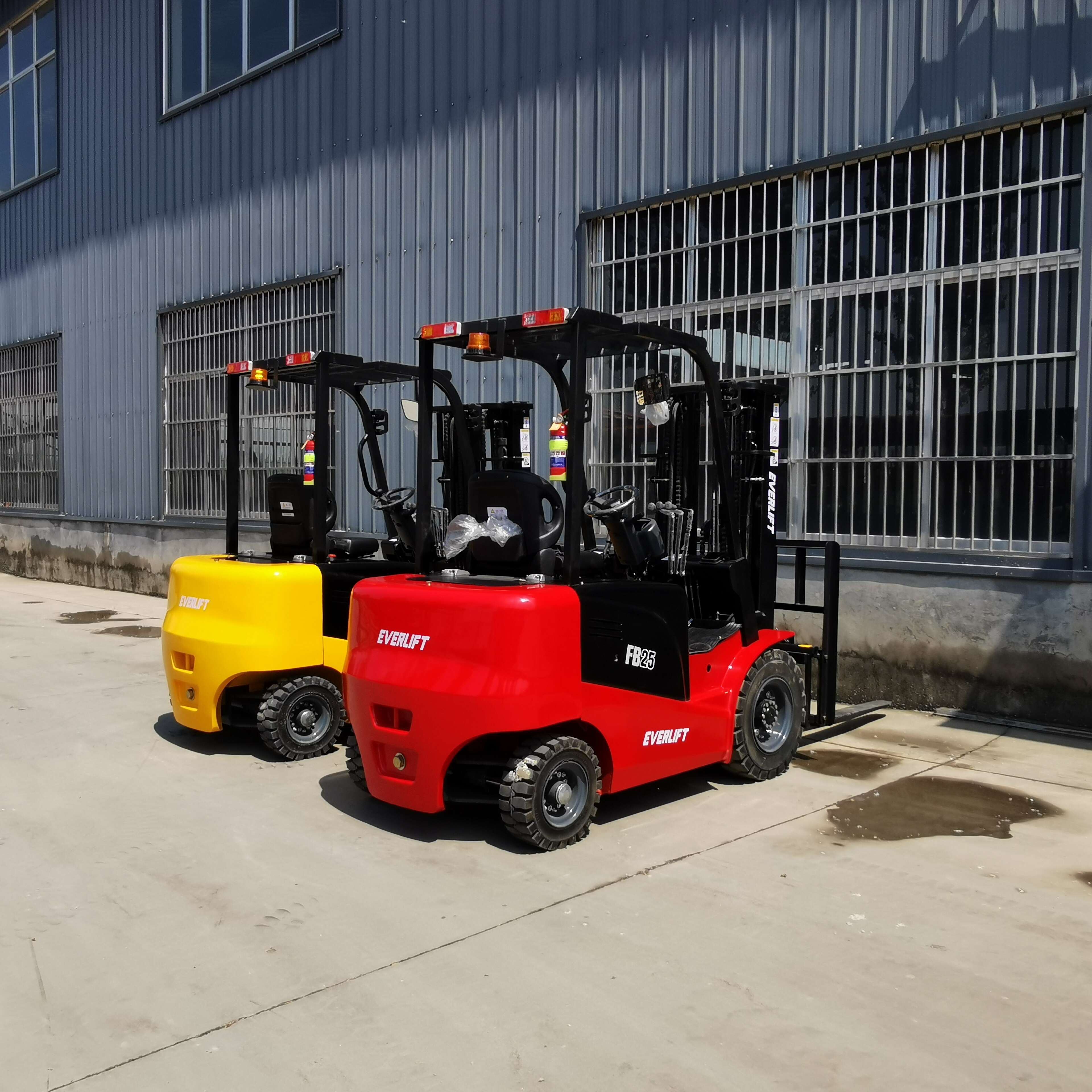 Empilhadeira elétrica com bateria de íon de lítio 2.5ton4 rodas empilhadeira elétrica 4m 5m 6m mastro triplex