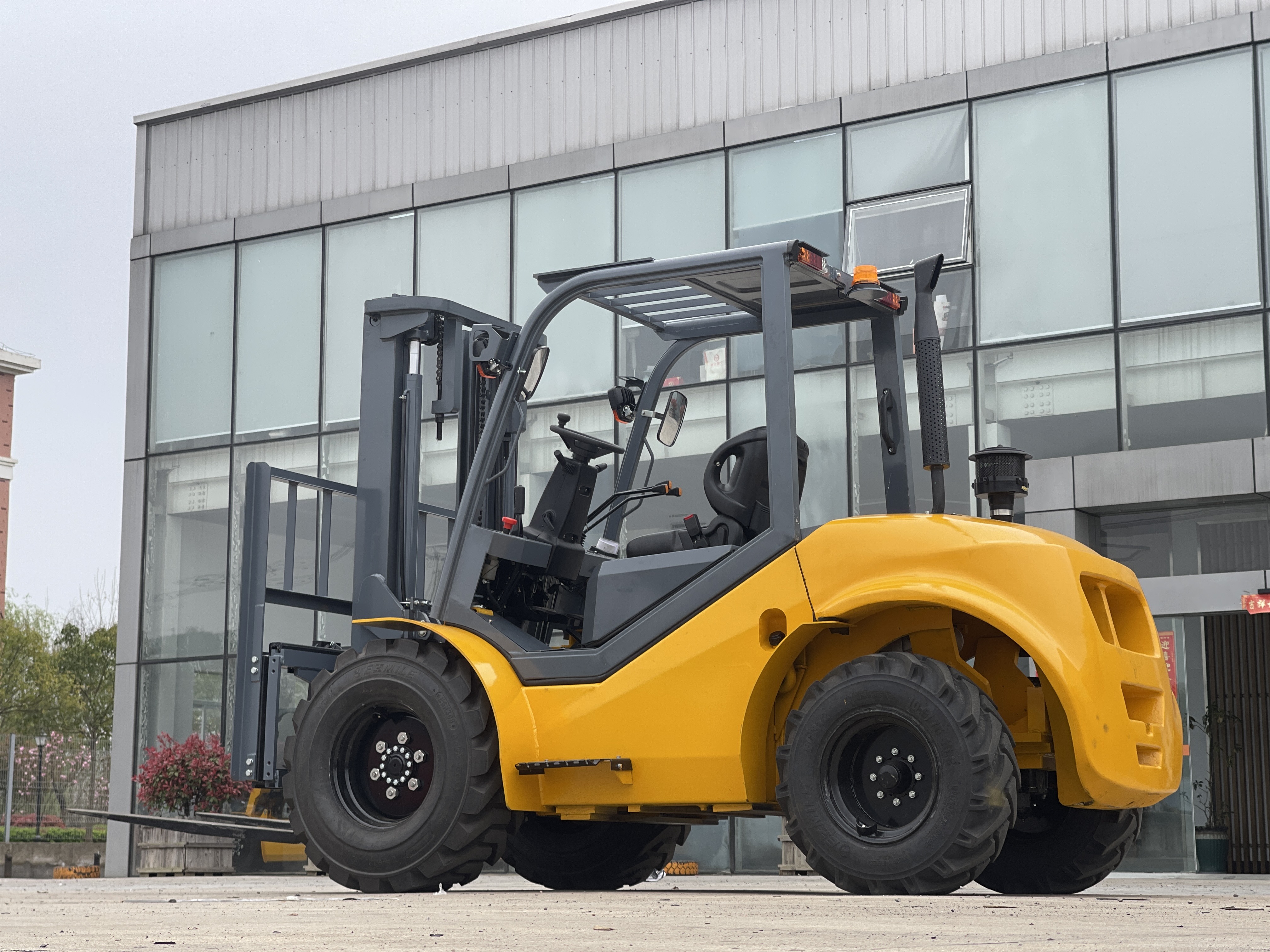 Empilhadeiras diesel 4WD FD35 3.5Ton 3m de Everlift com o caminhão de empilhadeira japonês do motor de Nissan ISUZU Mitsubishi
