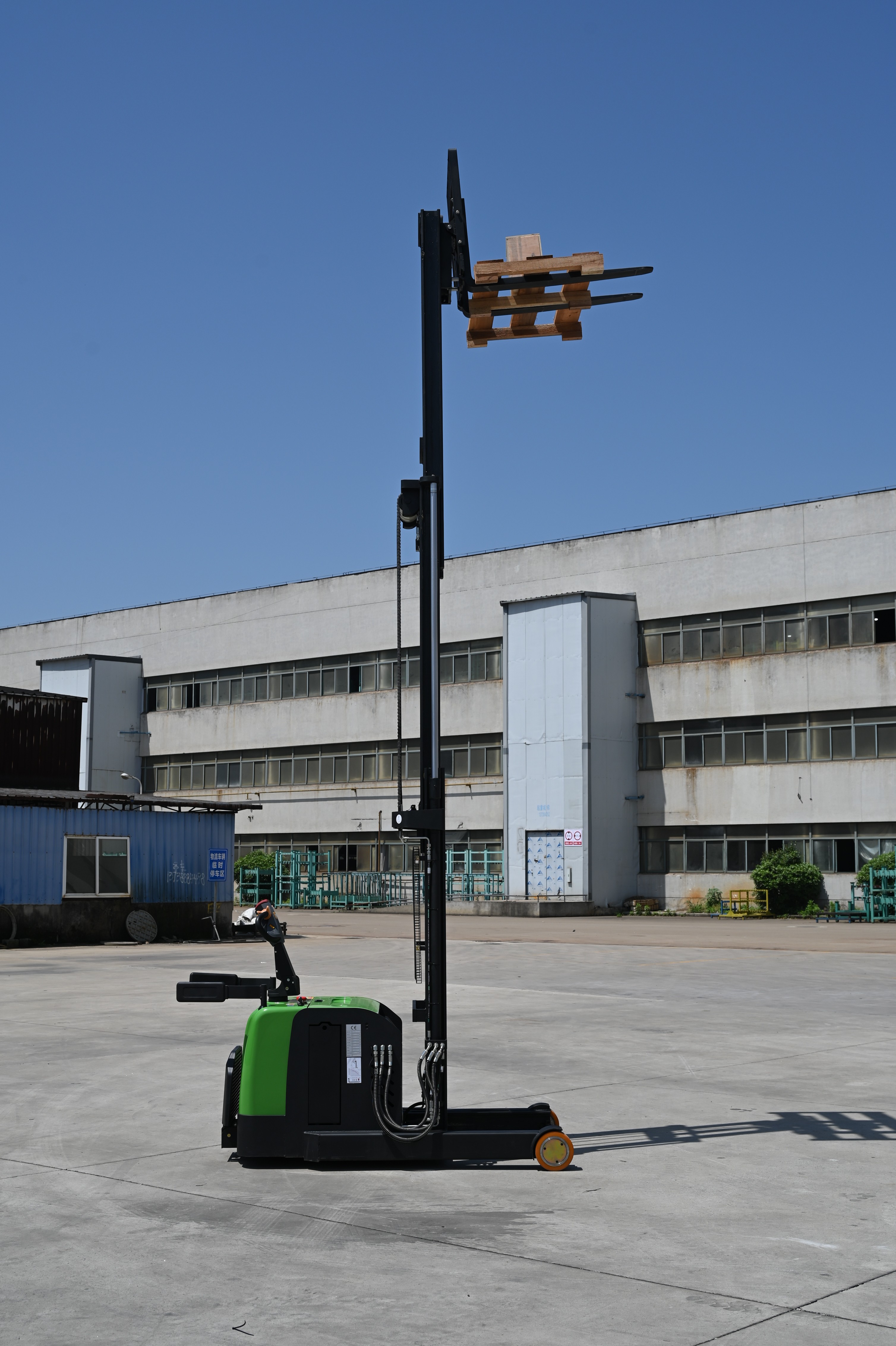 3M-5M 1.2T-2T canais estreitos Paletter Stand em contêiner Electric Reach Stacker