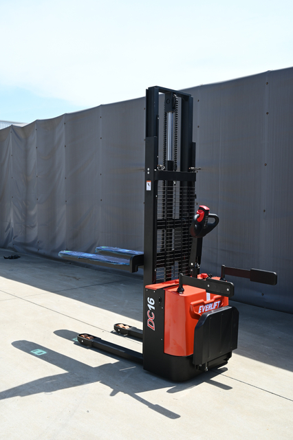 Everlift 1500kg 2000kg 3m Palettlet Battery Power Stacker Forklift com Stand On Platform Pedal