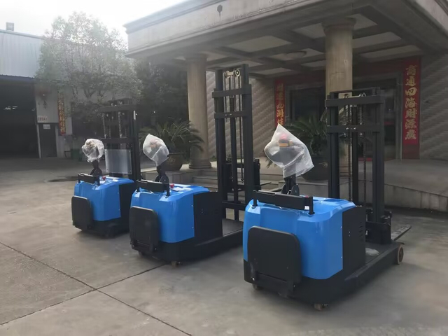 Everlift 800kgs Empilhador elétrico de contrapeso Empilhador elétrico de mastro de 2 estágios Preço de fábrica Preço do empilhador elétrico