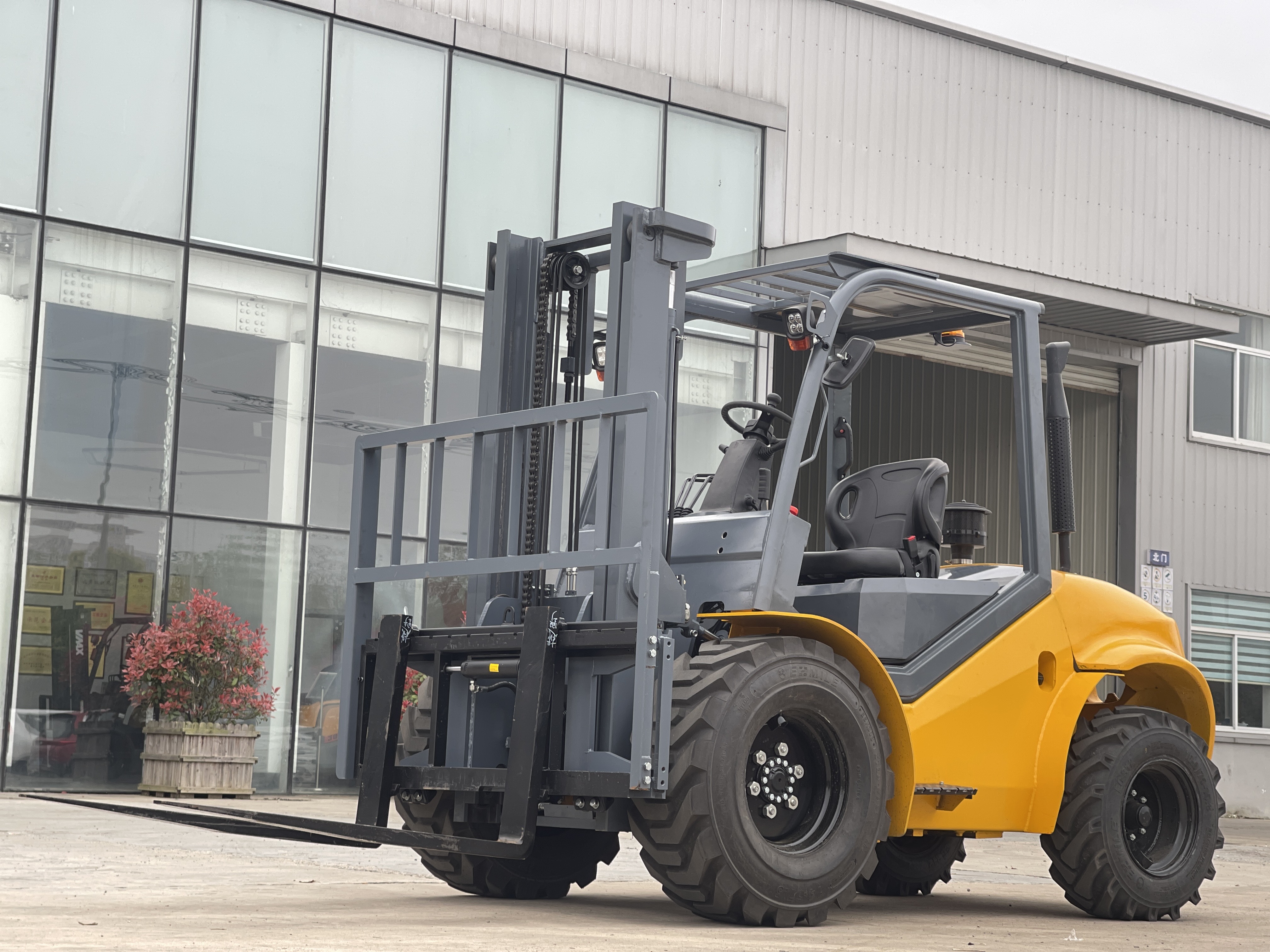 Empilhadeiras diesel 4WD FD35 3.5Ton 3m de Everlift com o caminhão de empilhadeira japonês do motor de Nissan ISUZU Mitsubishi