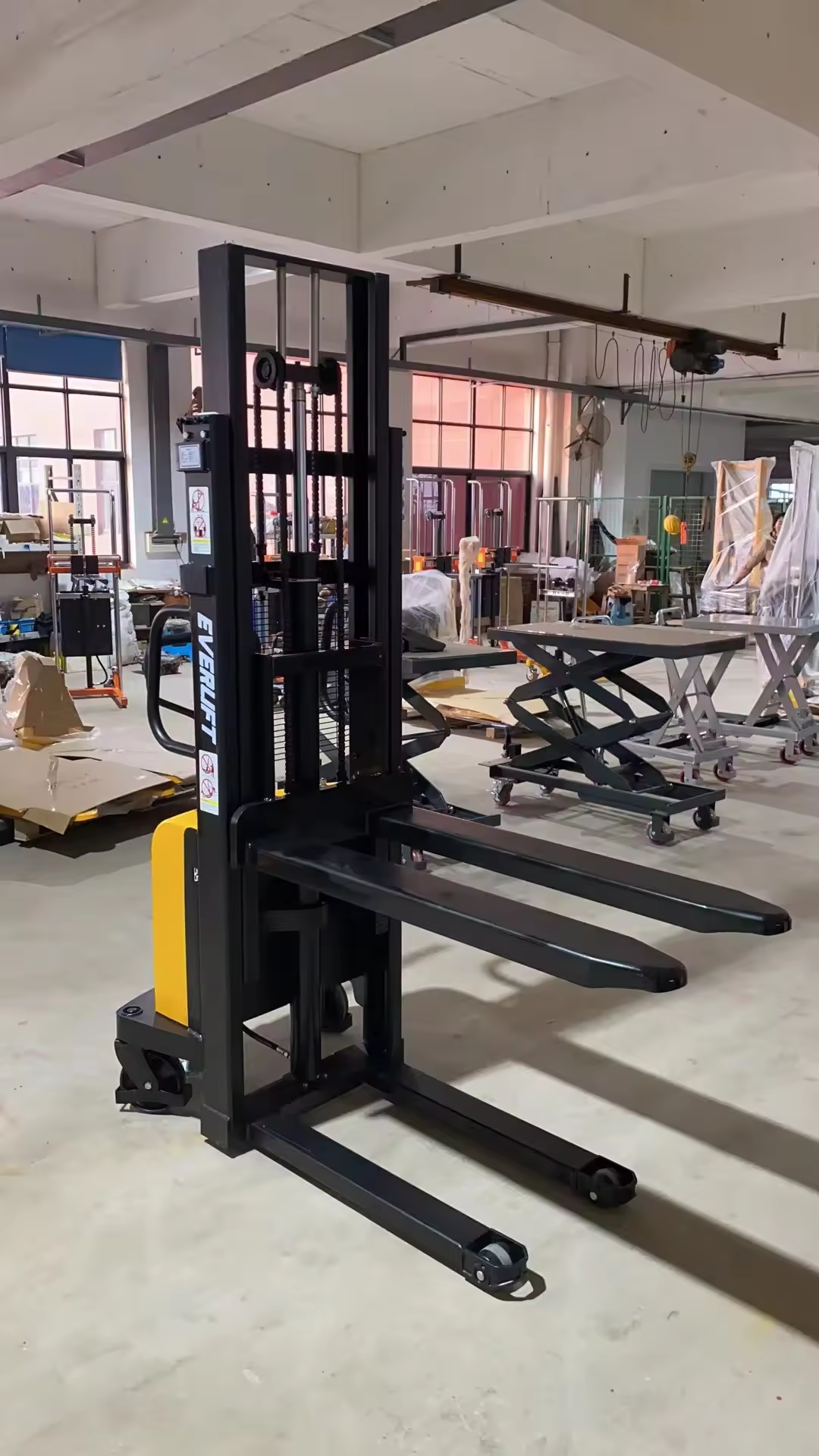 Everlift SEM 1t 1.5t 2t 1.6m-3.5m Empilhador de paletes semielétrico Empilhador de paletes Walkie Stacker 