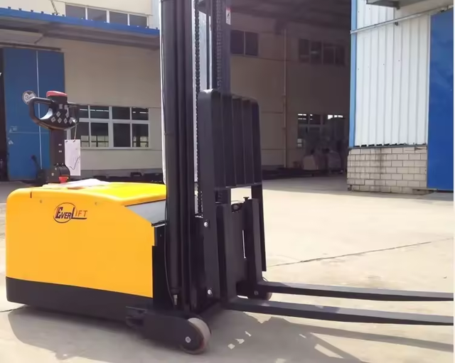Empilhador de paletes balanceado elétrico com bateria de manutenção gratuita Everlift 1600KG